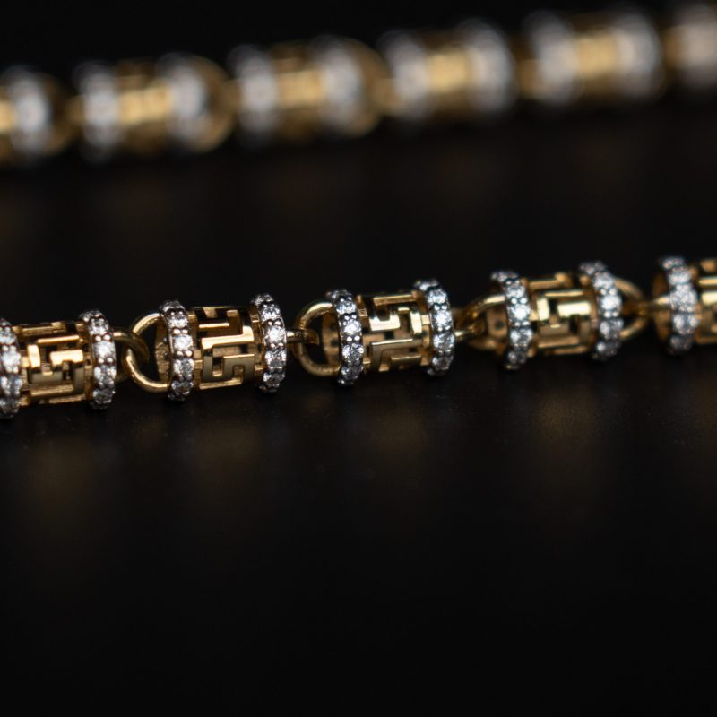 Gold designer necklace clasp with diamond details, part of the GOLDDESIGN CHAIN by DC Jewellers.