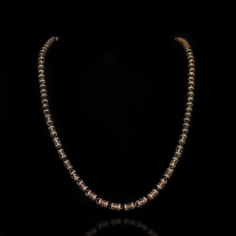 GOLDDESIGN CHAIN – Close-up of gold designer necklace with VS diamonds by DC Jewellers.